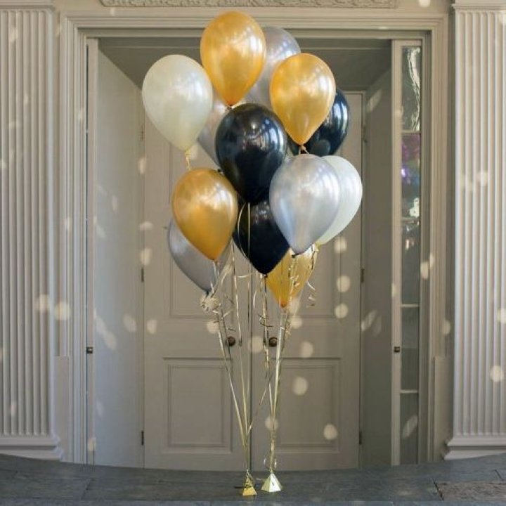 Фонтан шаров "Фаерворк" в Южно-Сахалинске