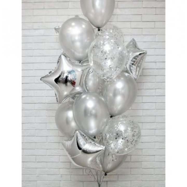 Фонтан шаров "Сильвер мун" в Южно-Сахалинске