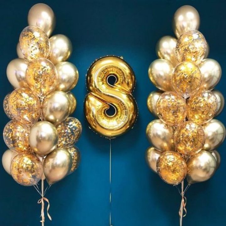 Цифра с фонтанами шаров  в Южно-Сахалинске