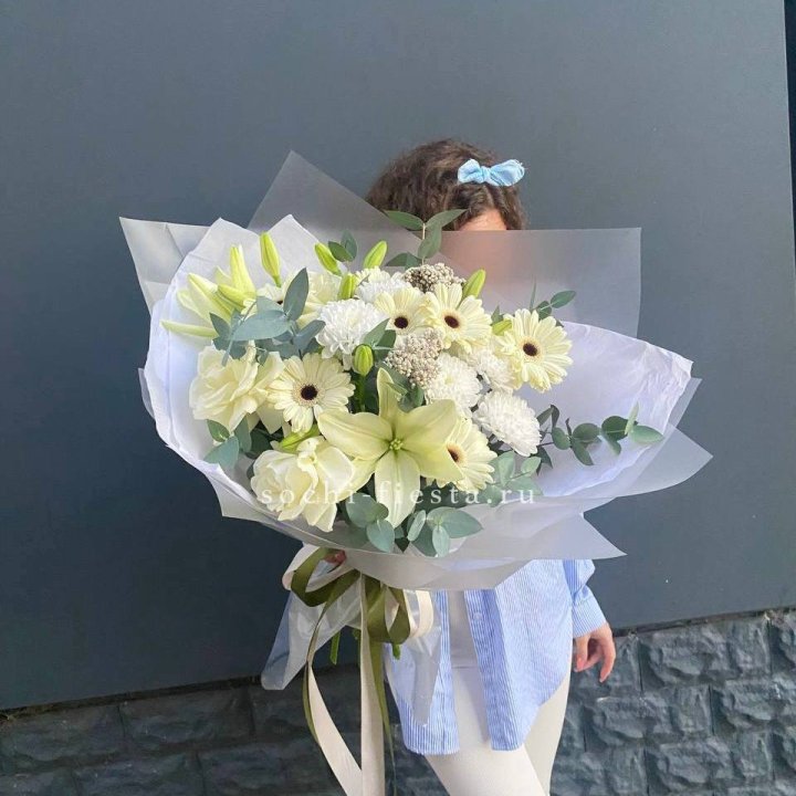 Букет с лилией и герберой с доставкой в Южно-Сахалинске