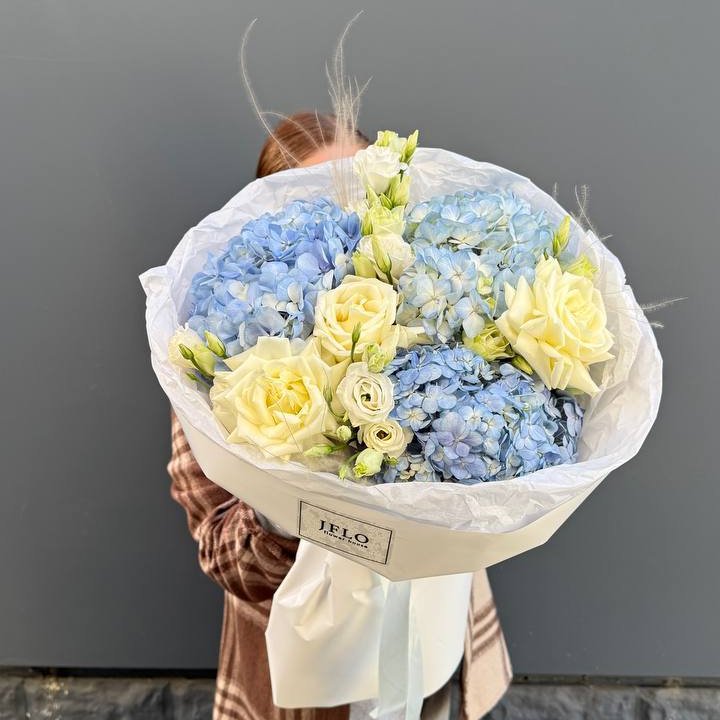 Букет "Глубина глаз" с доставкой в Южно-Сахалинске