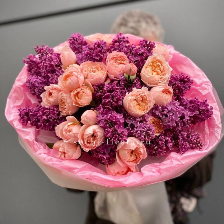  Дуо букет из кустовых роз и сирени в Южно-Сахалинске