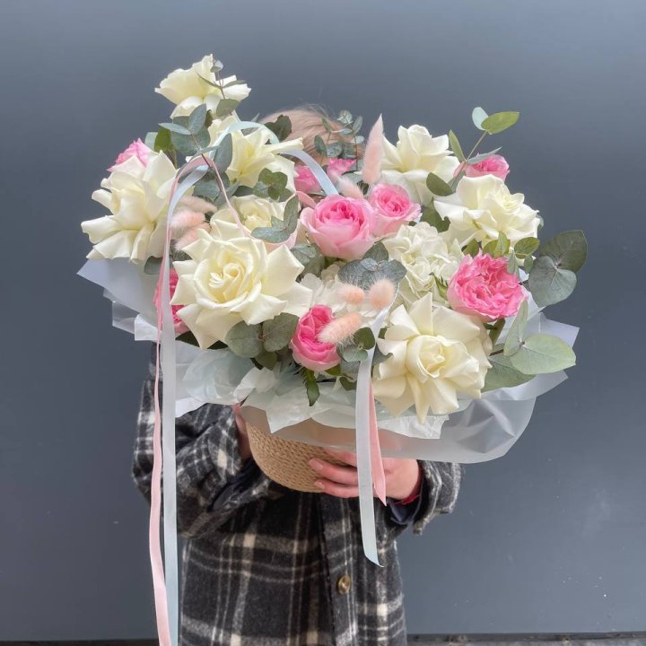 Кашпо с розами в Южно-Сахалинске