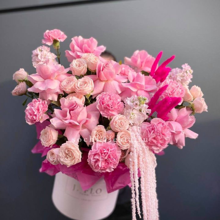 Цветочная коробка "Стелла" с доставкой в Южно-Сахалинске