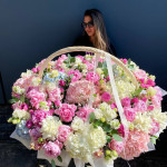 Заказать КОРЗИНЫ С ЦВЕТАМИ в Южно-Сахалинске с доставкой и по самым низким ценам