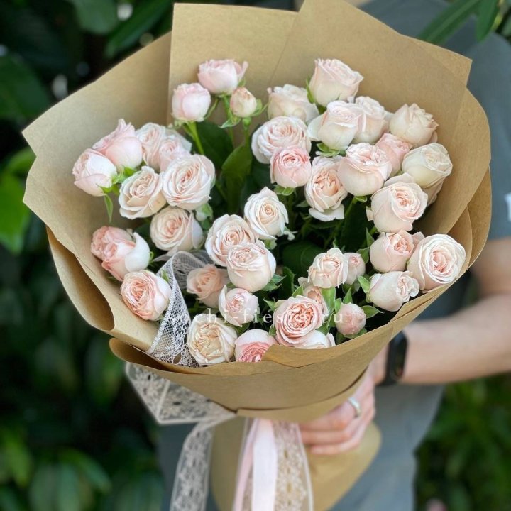 Кустовые розы букет №1 в Южно-Сахалинске