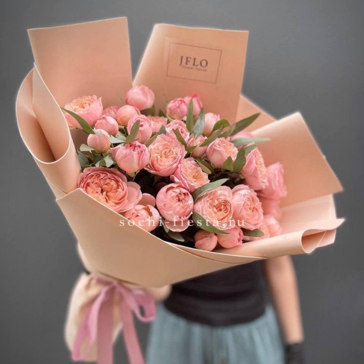 Букет из 9 кустовых роз Джульетта в Южно-Сахалинске