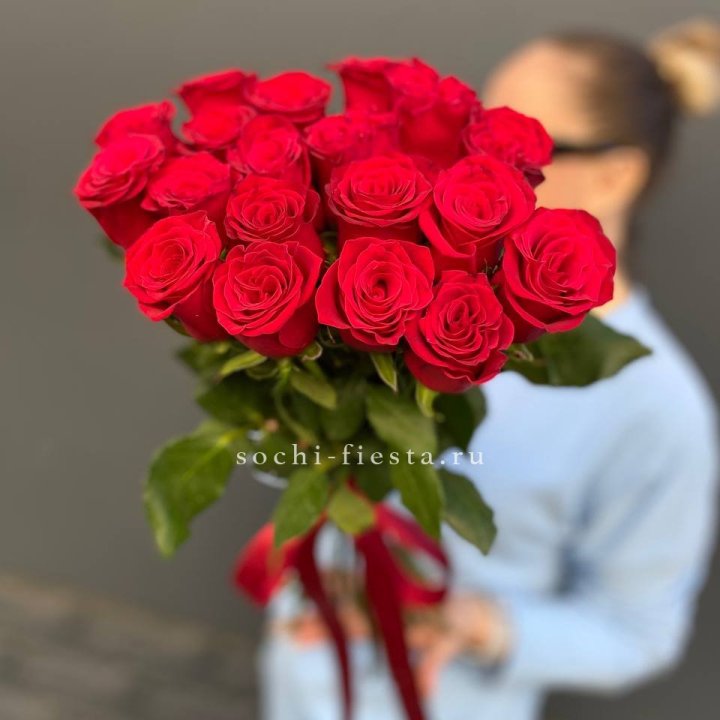 19 красных роз в Южно-Сахалинске