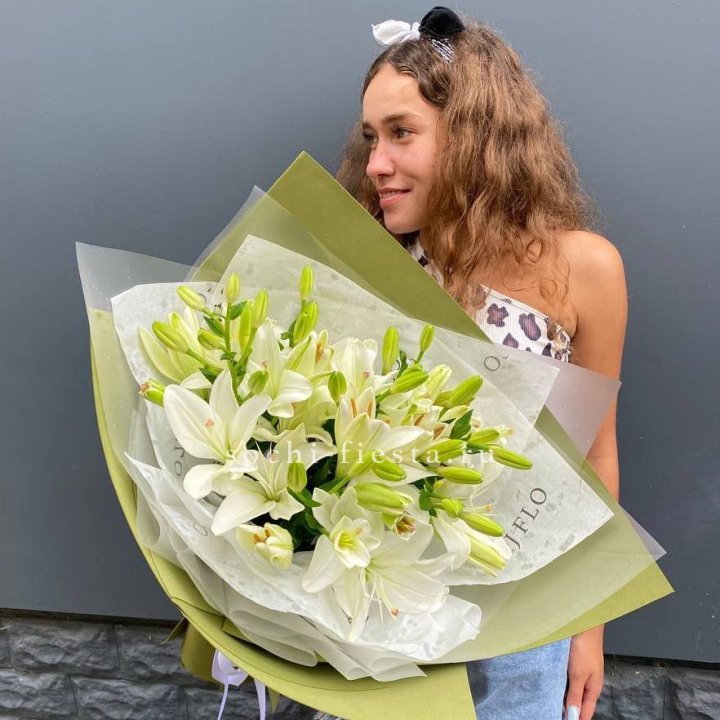 Букет  лилий "Изумруд" в Южно-Сахалинске