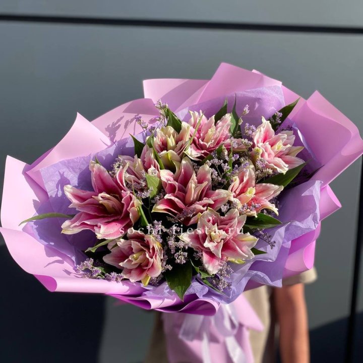 Букет пионовидных лилий №4 в Южно-Сахалинске