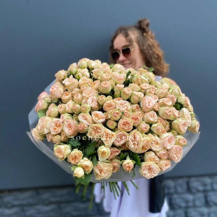 51 пионовидная роза в Южно-Сахалинске