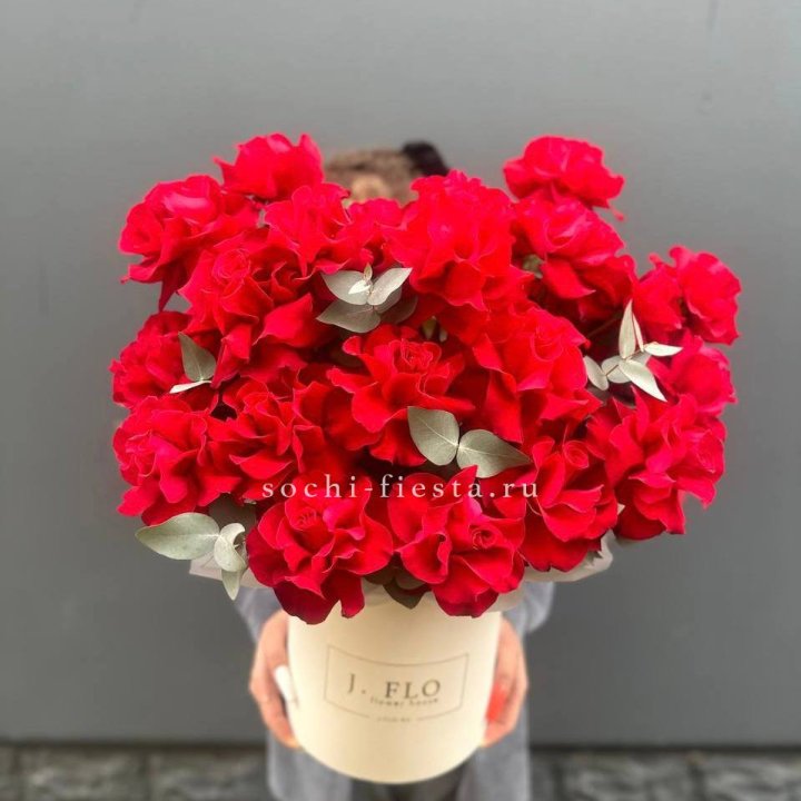 35 Французских роз в боксе в Южно-Сахалинске