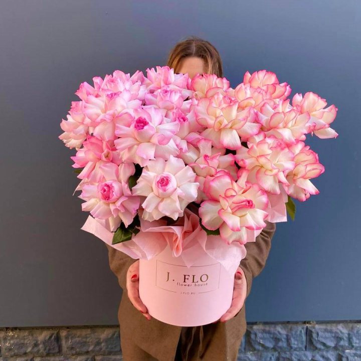 25 Французских роз микс в боксе в Южно-Сахалинске