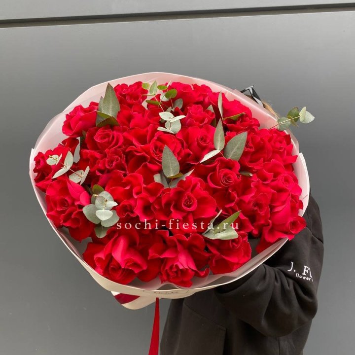 23 Красных французских роз в Южно-Сахалинске