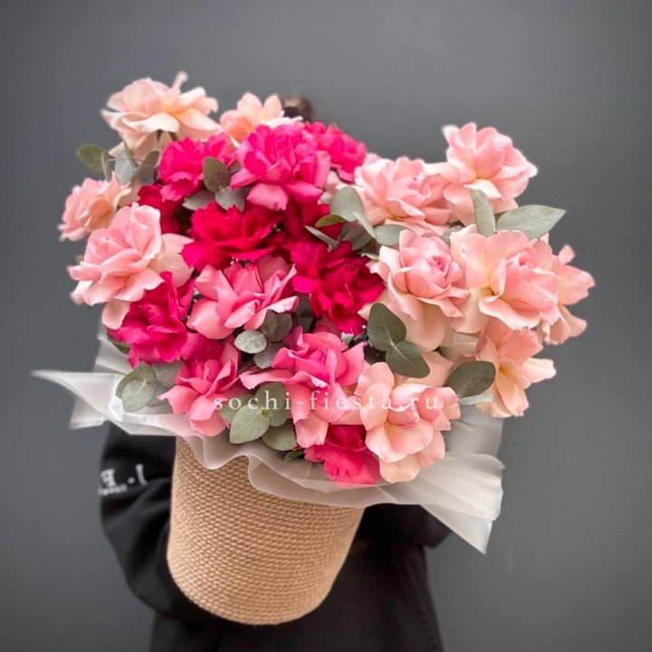 23 Французские розы Микс в боксе в Южно-Сахалинске