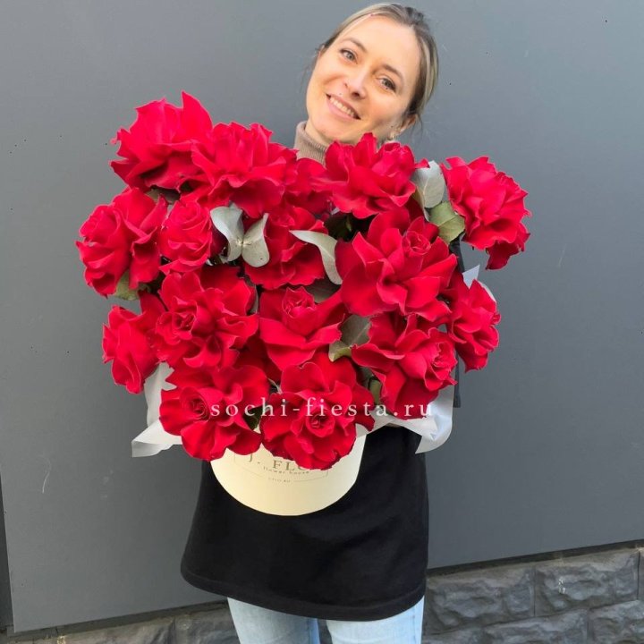 17 Французских роз в боксе в Южно-Сахалинске