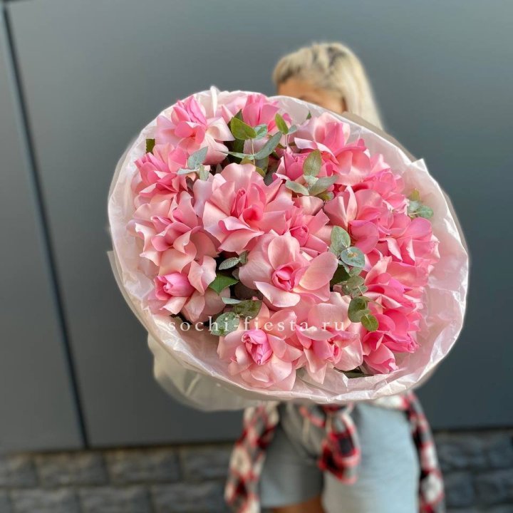 17 розовых роз в Южно-Сахалинске