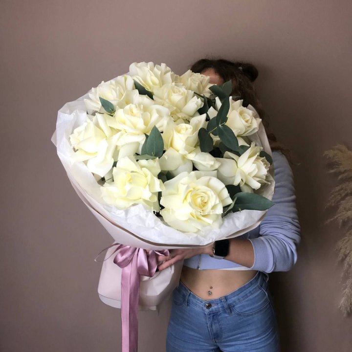 11 Белых французских роз "Вайт найс" с доставкой в Южно-Сахалинске