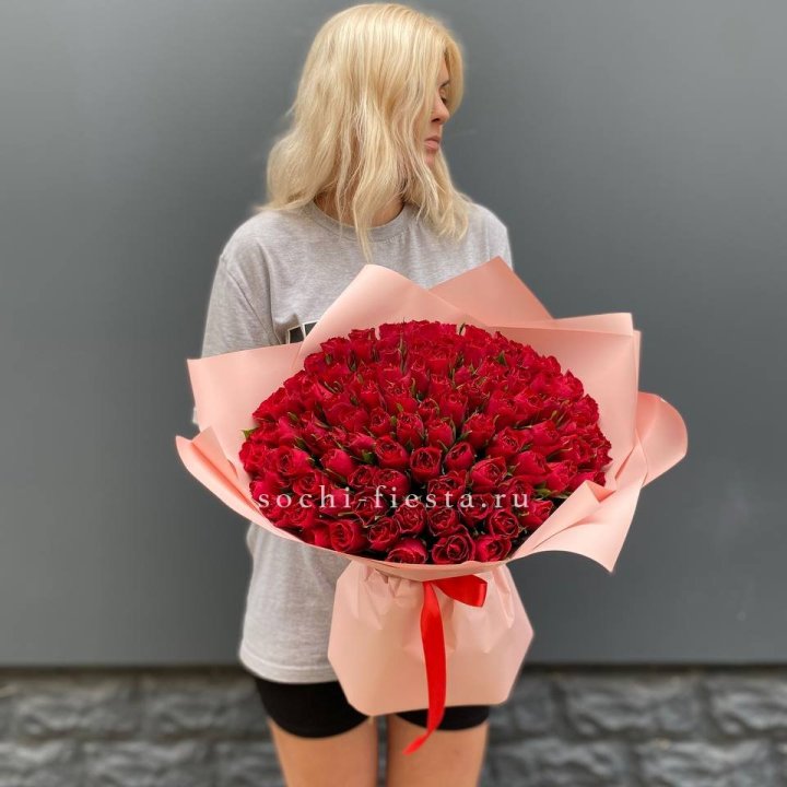 101  красная кенийская роза  с доставкой в Южно-Сахалинске