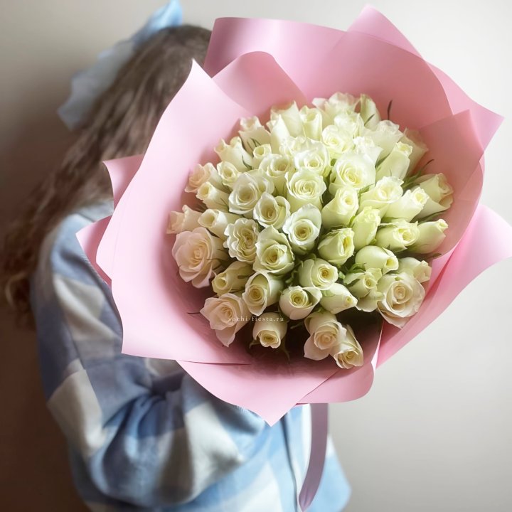 Букет из 51 белой розы (Кения) в Южно-Сахалинске