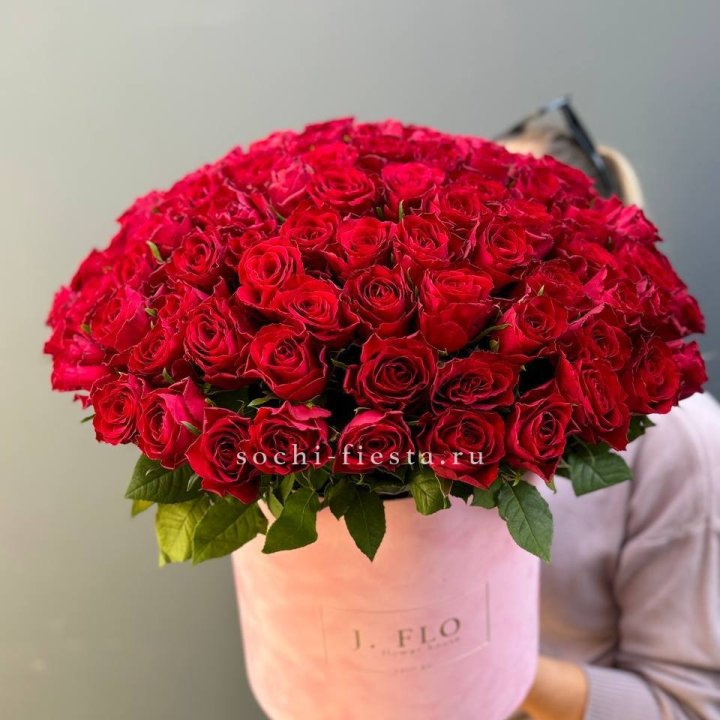 101 кенийская роза в цилиндре с доставкой в Южно-Сахалинске