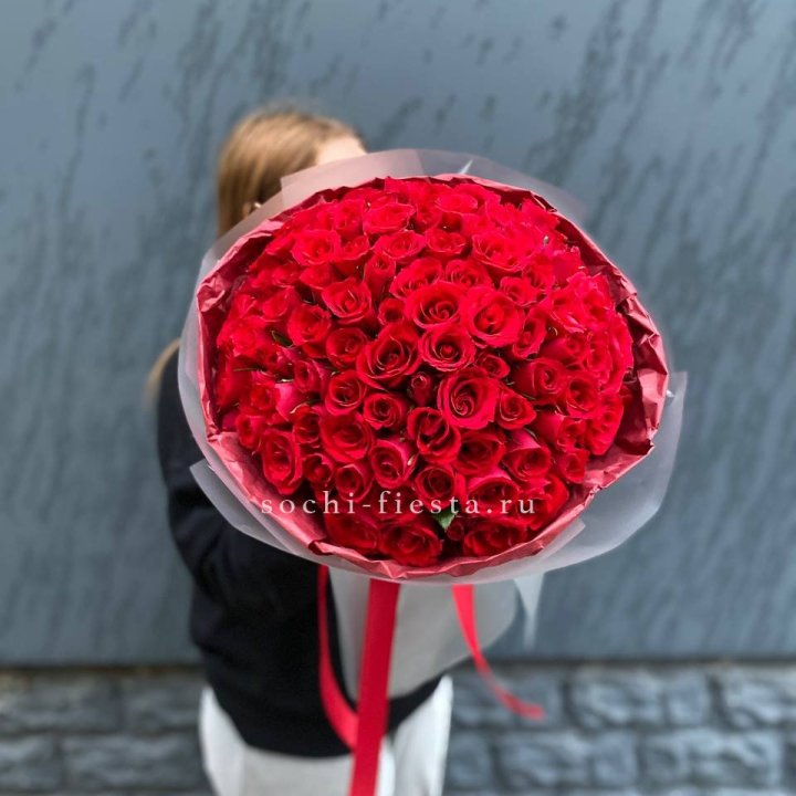 101  красная кенийская роза  с доставкой в Южно-Сахалинске