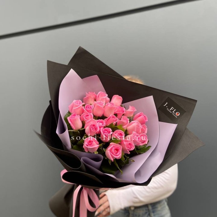 19 розовых роз  в Южно-Сахалинске