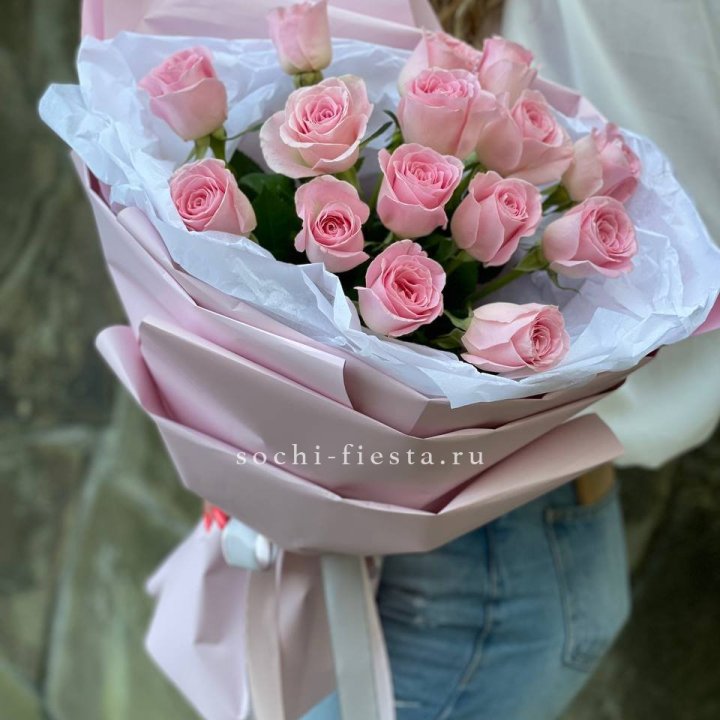 Розовые розы в авторском оформлении в Южно-Сахалинске