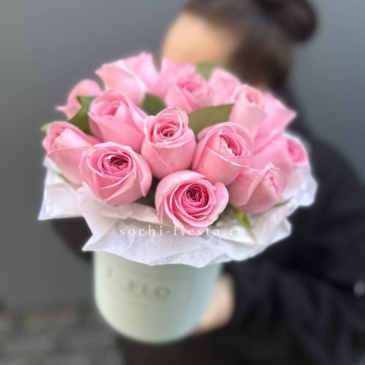 17 розовых роз в цилиндре в Южно-Сахалинске