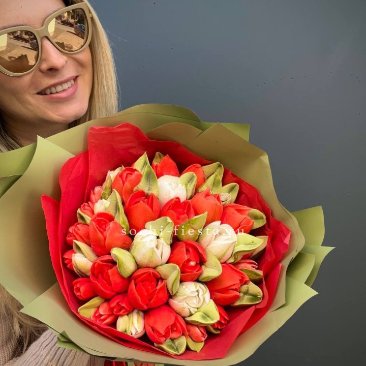 Зефирный букет из тюльпанов с доставкой в Южно-Сахалинске